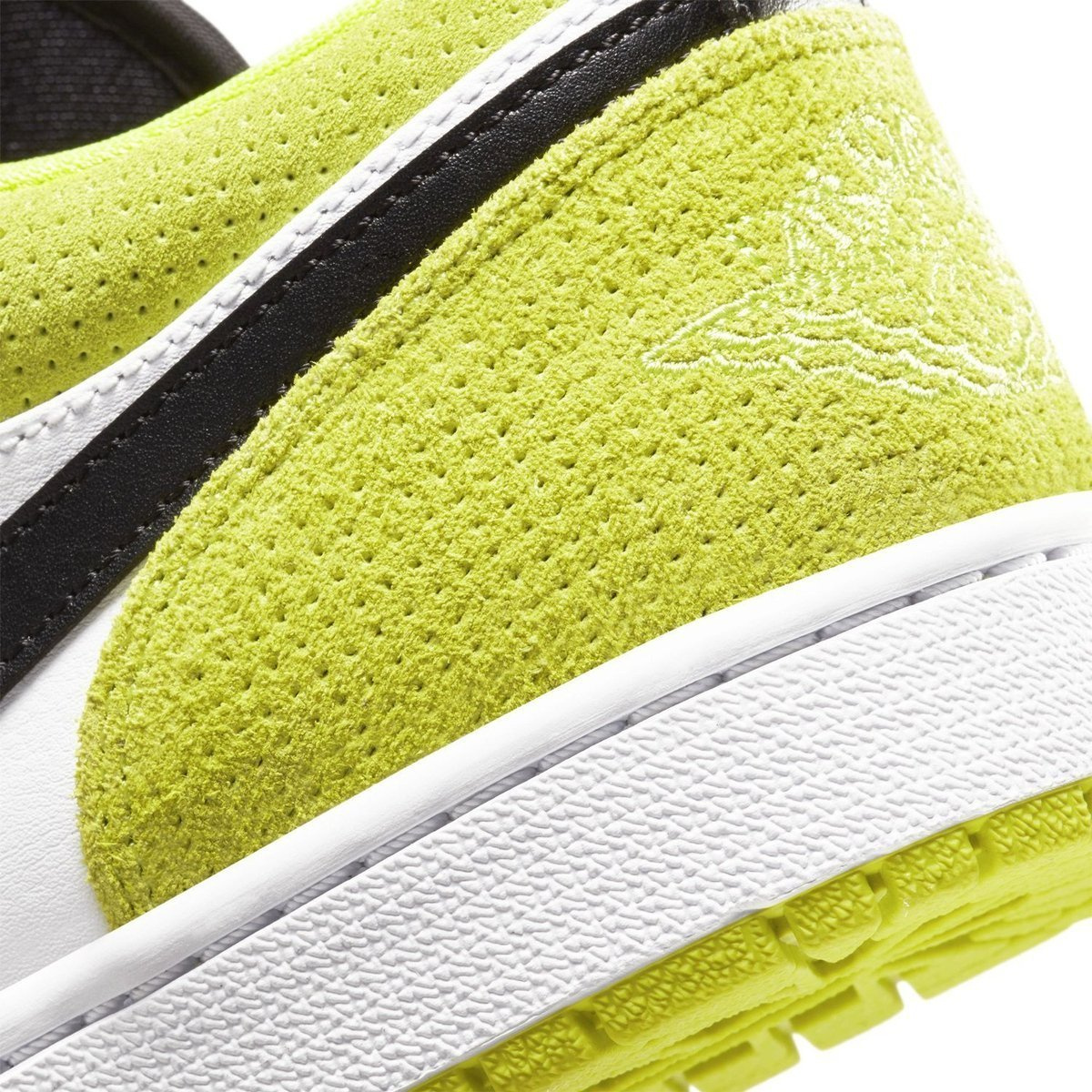 aj 1 low cyber green