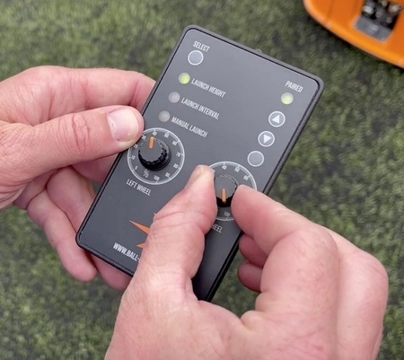 BALL LAUNCHER TRAINER BOOSTER WITH FEEDER